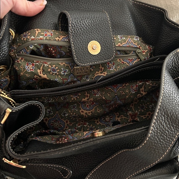 Maxx New York Black Leather Shoulder Bag - Picture 3 of 8